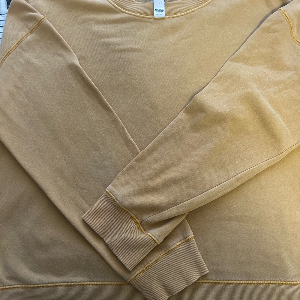 Arizona Jean Company Men's Beige Crewneck Sweater